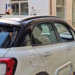 Palermo, sfonda i vetri di due auto e ruba al loro interno: arrestato – FOTO