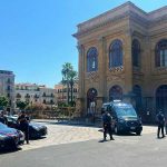 Droga, tirapugni e 4mila euro contanti: due arresti a Palermo