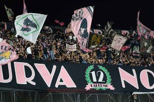 PALPES0040 curva tifosi palermo stadio renzo barbera