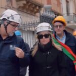 Il premier Meloni di nuovo a Niscemi, annunciati fondi per 150 milioni: “È  il comune più monitorato d’Europa”