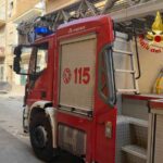 Incendio in appartamento a Palermo, paura per un’anziana: salvata dai vigili del fuoco