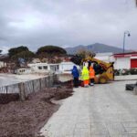 Mondello si prepara alla Pasqua, rimossi i cumuli di posidonia dal lungomare