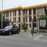 Ruba i cavi di rame dai binari e manda la circolazione ferroviaria in tilt: 26enne arrestato nel Palermitano