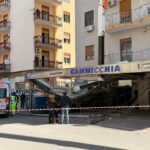 Tragedia a Palermo, cede una gru e due operai precipitano: morti