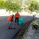 A Vergine Maria volontari di un’associazione rendono pulita la borgata