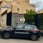 Genitori horror a Palermo, calci e pugni anche a scuola a cinque figlie minorenni: arrestati padre e madre