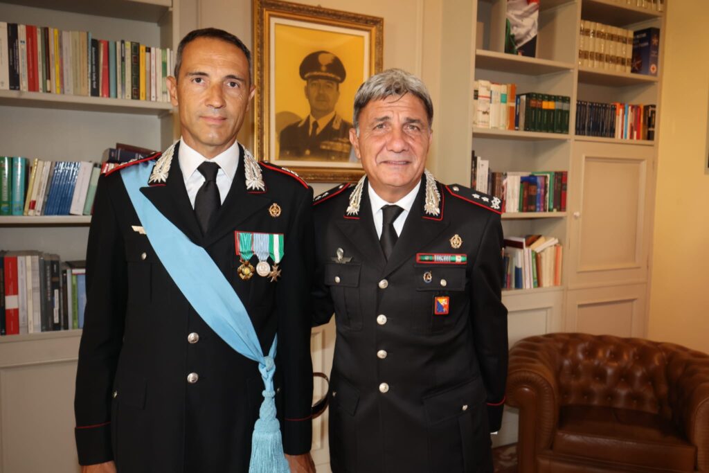 Il Gen. di Divione Del Monaco accoglie il nuovo Comandnate del Gruppo di Palermo Ten. Col. Giovanni Ruggiu