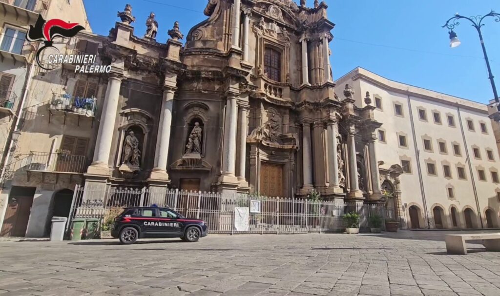 Carabinieri a piazza Sant'Anna