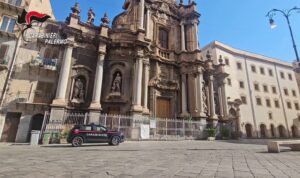 Carabinieri a piazza Sant'Anna